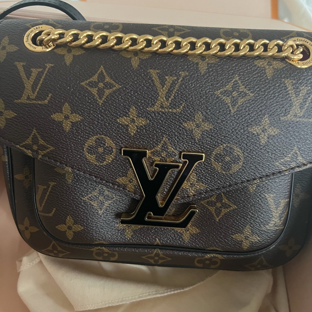 Louis Vuitton purse worn once